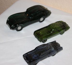 lot 19 image: Three Vintage Avon Decanter Bottles