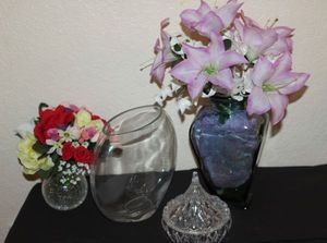lot 25 image: Purple Vase with Flowers, Crackle Vase with Spring Flowers, Rounded Clear Glass Floral Vase, and Crystal Kiss Trinket Dish