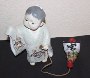 lot 29 image: Vintage Japanese Hakata Doll with Boat
