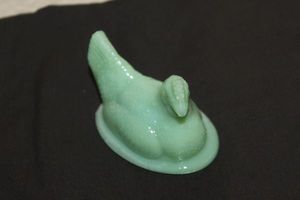 lot 30 image: Small Jadeite Hen on nest, Lid Only