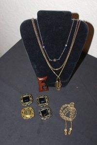 lot 88 image: Fashion Jewelry