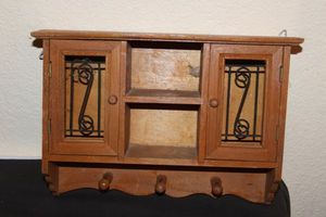 lot 106 image: Home Dcor Shelf