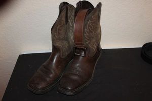 lot 107 image: Mens Boots and Leather Belt