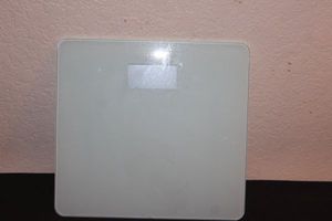 lot 130 image: Bathroom Scale