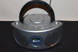 lot 131 image: Radio with CD Player