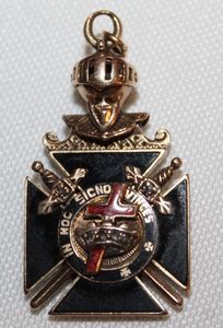 lot 2 image: Vintage 10KT Jewler Tested Masosoic Knights of the templar Watch fob