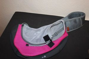 lot 148 image: Medium Pet Sling Carrier