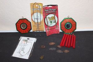 lot 167 image: Home Deco Items and Plate Hangers, Purse Hanger