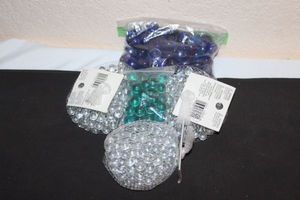 lot 184 image: Decorative Floral Glass Stones