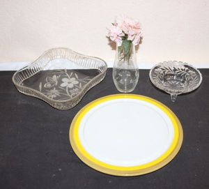 lot 186 image: Italian Made  Cake Serving Plate and other Glass Serving Dishes as well as Vase