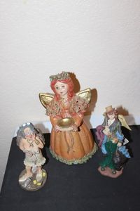 lot 200 image: Angel Figurines