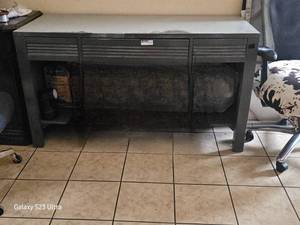 lot 180 image: Desk. Solid, Drawer Move Smooth  Justs Some Paint
