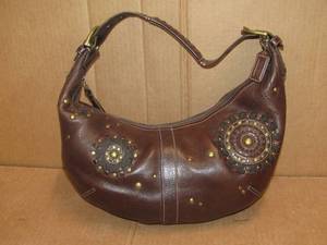 lot 18 image: Genuine Coach leather purse