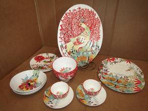 lot 19 image: Michelle Morin duet serve dish set