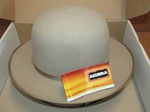 lot 33 image: Akubra Australian manufactured hat in original box