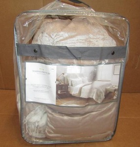 lot 35 image: Threshold Textured Faux Fur comforter set, 1 comforter 2 shams king size, never used in original pack