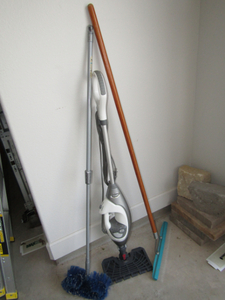 lot 38 image: Shark Liftaway carpet steam cleaner and floor scrubbers