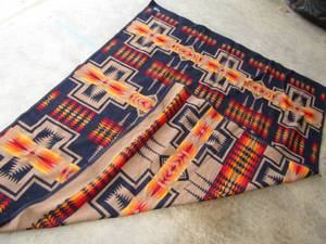 lot 40 image: Pendleton wool throw blanket