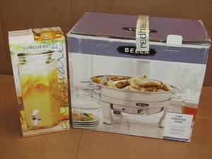lot 45 image: Bella 5 qt. chafing dish and Yorkshire 80 oz. square beverage dispenser with lid