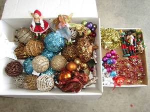lot 48 image: Assorted Christmas ornaments