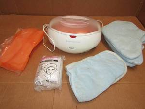 lot 50 image: Remington HS-200 Paraffin Spa for Hands and Feet