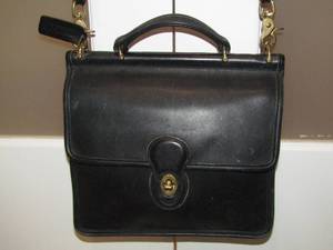 lot 59 image: Genuine Coach leather purse