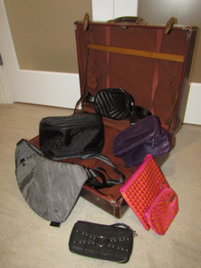 lot 65 image: Vintage Samsonite mid century suitcase plus assorted purses and hand bags etc.