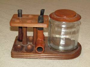 lot 70 image: Decatur Industries walnut pipe and tobacco caddy