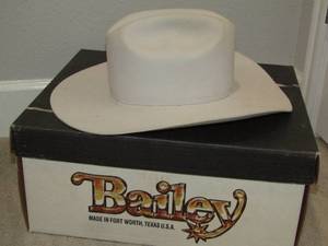 lot 77 image: Bailey mens Western hat with original box