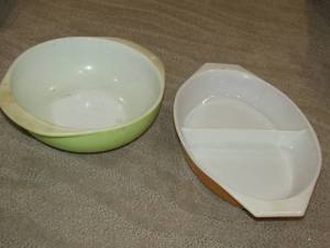 lot 87 image: Vintage retro Pyrex glass baking dishes