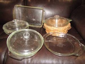 lot 88 image: Anchor Hocking glass baking dishes and one with basket