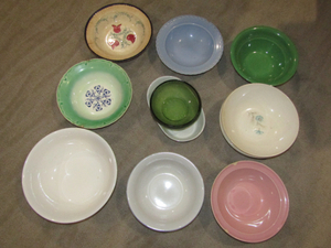 lot 89 image: Vintage mid century (some modern) serving dishware including E.O. Brody company, Lu-Ray plus