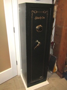 lot 95 image: Stack-On gun safe 53 x 15.5 x 12.5- Combination included