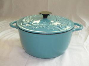 lot 98 image: Pioneer Woman cast iron ceramic coated cooking pot