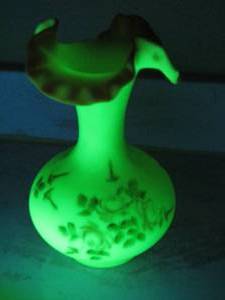 lot 108 image: Fenton uranium oxide custard glass artist signed vase