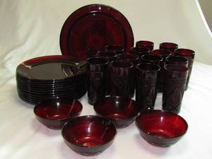 lot 114 image: Cranberry glass serving set