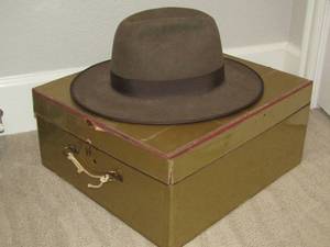 lot 121 image: Akubra mens hat made in Australia with Stetson box