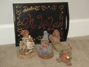 lot 122 image: Frumps and Enesco figurines