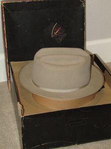 lot 125 image: Resistol self conforming XXX Beaver mens hat in original box