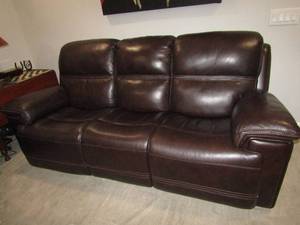 lot 127 image: Leggett & Platt leather electric reclining sofa
