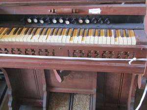 lot 82 image: Vintage CORNISH CO. ORGAN - WASHINGTON, N. JERSEY Needs work