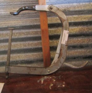 lot 33 image: VINTAGE BLACKHAWK VT 10 MANUAL VALVE SPRING Clamp