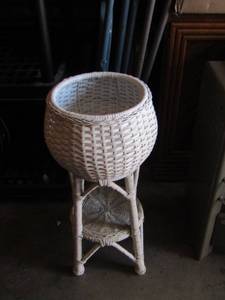 lot 107 image: white wicker plant stand basket