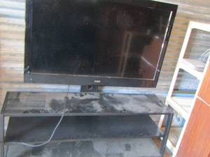 lot 3 image: Sanyo TV with glass stand, works great,  needs remote very good condition