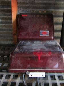 lot 134 image: red lights qty 2