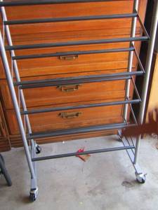 lot 140 image: shoe rack,