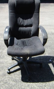 lot 145 image: black rolling office chair in good condition