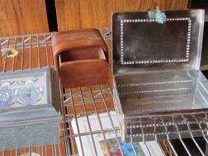 lot 150 image: small trinket and jewelry boxes