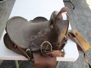 lot 11 image: childs horse saddle
