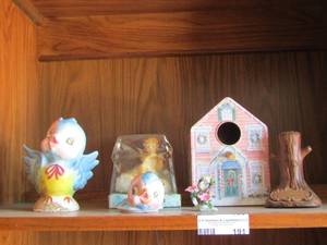 lot 191 image: porcelain dcor- bird house